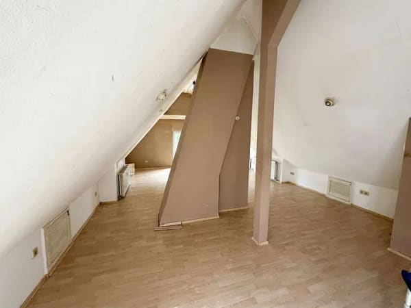 Immobilie in Bayreuth - DG Wohnung zum Sanieren am Hofgarten - Bild 1