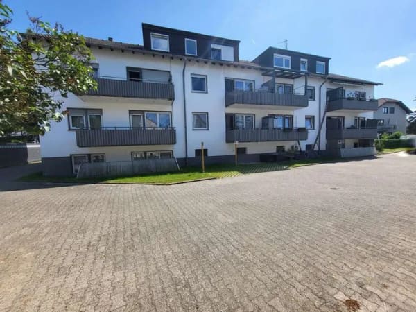 Immobilie in Pfungstadt - Reserviert ! 4-Zi.-Wohnung mit Balkon, Garage u. Kellerraum 1. OG in ruhiger Lage von Eschollbrücken - Bild 0
