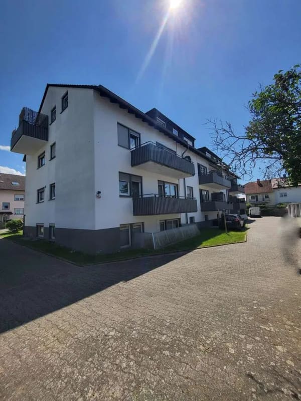 Immobilie in Pfungstadt - Reserviert ! 4-Zi.-Wohnung mit Balkon, Garage u. Kellerraum 1. OG in ruhiger Lage von Eschollbrücken - Bild 1