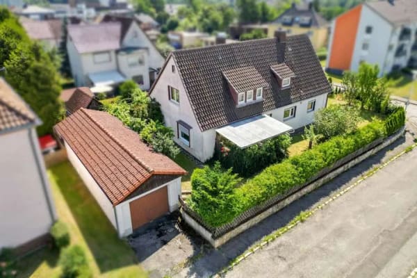 Immobilie in Rödental - Charmantes Einfamilienhaus mit großem Garten und neuer Heizung in Rödental! - Bild 0