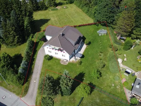 Immobilie in Bärenstein - Gepflegtes Zweifamilienhaus mit großem Grundstück, Doppelgarage und flexiblen Nutzungsmöglichkeiten - Bild 2