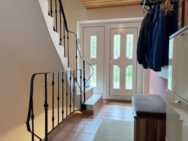 Immobilie in Bärenstein - Gepflegtes Zweifamilienhaus mit großem Grundstück, Doppelgarage und flexiblen Nutzungsmöglichkeiten - Bild 3