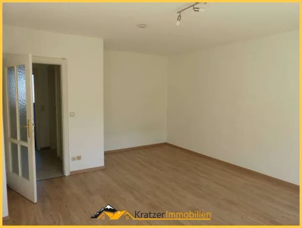 Immobilie in Kempten (Allgäu) - Großzügige, helle 1-Zi.-ETW mit EBK und Garage im Kemptener Osten - Bild 2