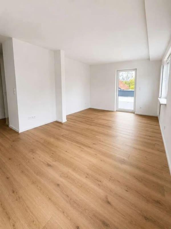 Immobilie in Bad Abbach - Provisionsfrei: Kernsanierte 3-Zimmer-Wohnung mit grosser Dachterasse, Garage & Aussenstellplatz - Bild 2