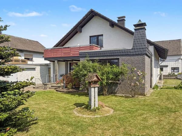 Immobilie in Kirchlengern - Freistehendes Einfamilienhaus mit Wintergarten, Garten und Garage in Kirchlengern - Bild 2