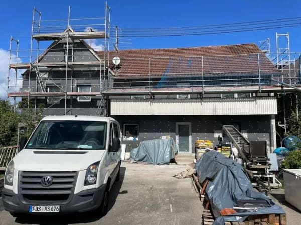 Immobilie in Jettingen - Investitionschance: 7-Familienhaus in fortgeschrittener Kernsanierung – nur Innenausbau fertigstelle - Bild 0