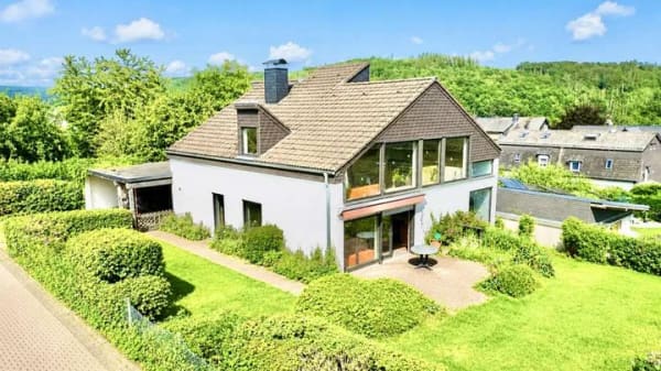 Immobilie in Betzdorf - **Hochwertiges Einfamilienhaus mit großem Grundstück** - Bild 2