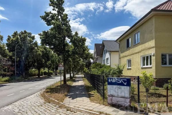 Immobilie in Falkensee - Solides Mehrfamilienhaus aus 1940 mit drei vermieteten Wohneinheiten - Bild 1