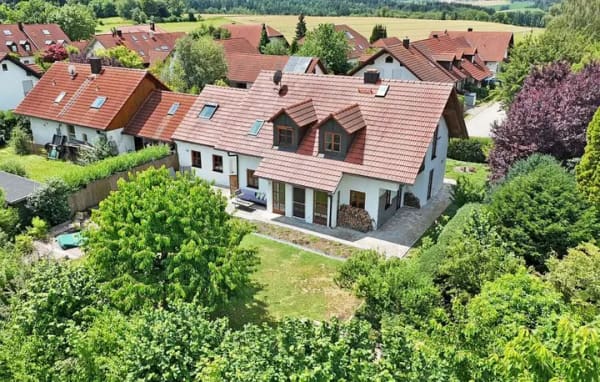 Immobilie in Tiefenbach - Mehr Platz. Mehr Garten. Mehr Zuhause. Großzügiges Einfamilienhaus in ruhiger Wohnlage von Ast - Bild 0