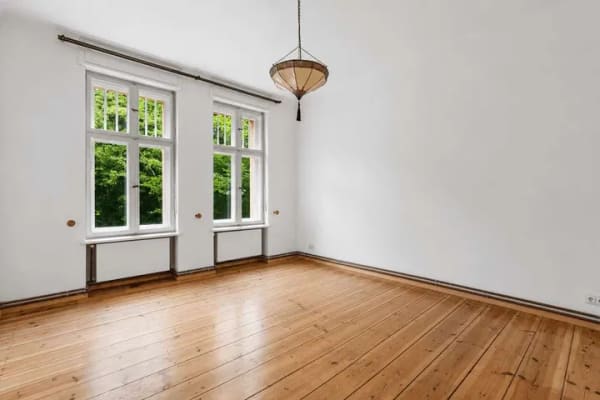 Immobilie in Luckenwalde - Charaktervolle Altbauwohnung mit Wintergarten, hohen Decken und Gartenmitbenutzung - Bild 1