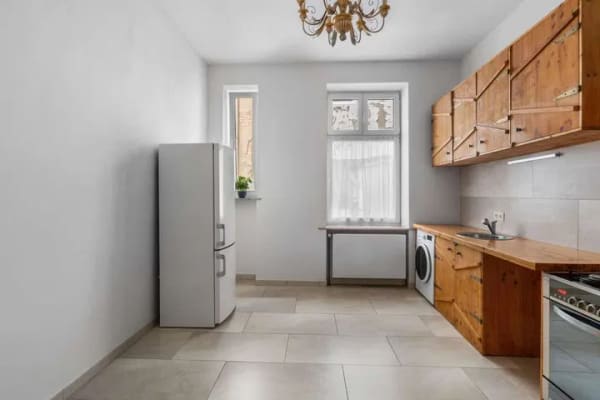 Immobilie in Luckenwalde - Charaktervolle Altbauwohnung mit Wintergarten, hohen Decken und Gartenmitbenutzung - Bild 4