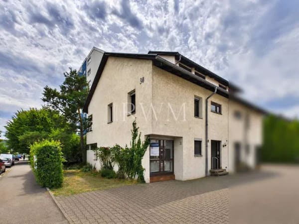 Immobilie in Rottenburg am Neckar - Familienhaus mit Seltenheitswert. 3 Bäder, 5 Zimmer und vielseitige Nutzungsmöglichkeiten. - Bild 0