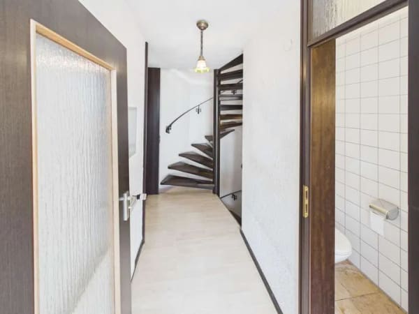 Immobilie in Rottenburg am Neckar - Familienhaus mit Seltenheitswert. 3 Bäder, 5 Zimmer und vielseitige Nutzungsmöglichkeiten. - Bild 1