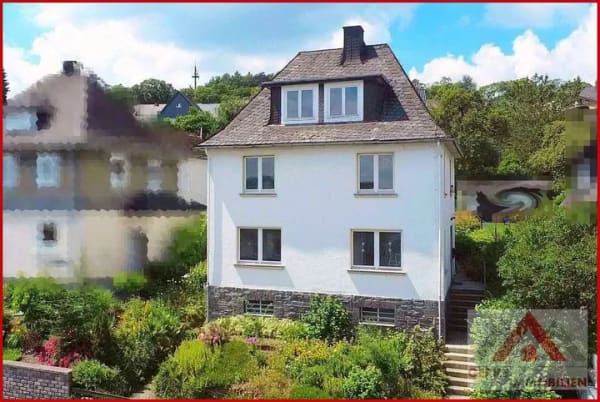 Immobilie in Brilon - Großes Haus, großes Grundstück - renovierungsbedürftiges Zweifamilienhaus am Rand der Innenstadt - Bild 0