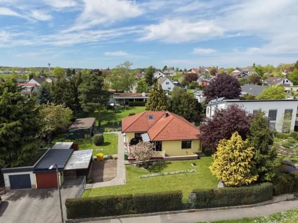 Immobilie in Waldenburg - Ankommen, wohlfühlen, Zuhause sein – Gepflegter Bungalow mit großem Grundstück - Bild 0
