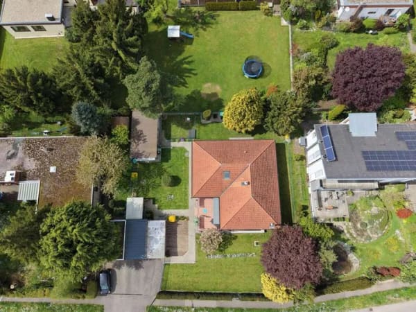 Immobilie in Waldenburg - Ankommen, wohlfühlen, Zuhause sein – Gepflegter Bungalow mit großem Grundstück - Bild 1