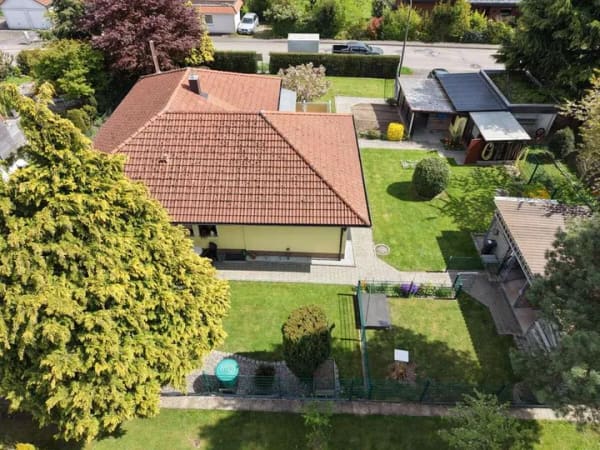 Immobilie in Waldenburg - Ankommen, wohlfühlen, Zuhause sein – Gepflegter Bungalow mit großem Grundstück - Bild 2