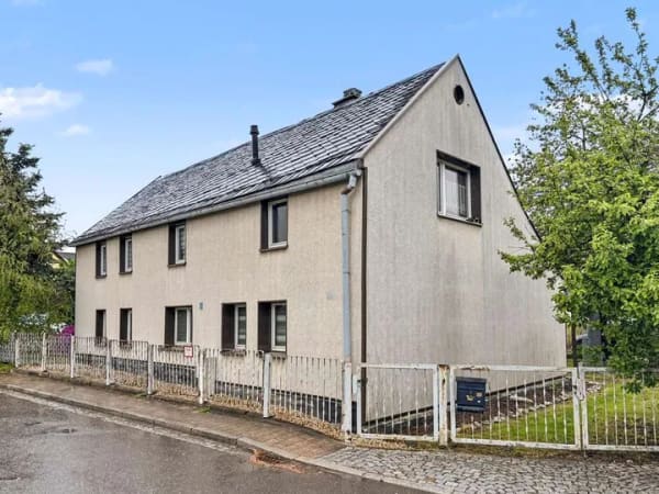 Immobilie in Rodewisch - Einfamilienhaus in zentraler Lage von Rodewisch - der Anfang ist gemacht, jetzt sind Sie dran! - Bild 0
