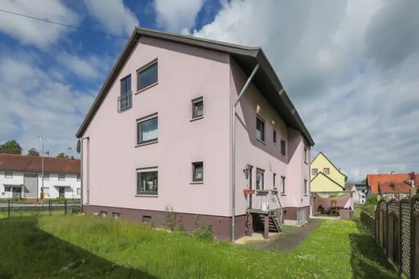 Immobilie in Walzbachtal - Viel Platz zum Wohlfühlen - Eigentumswohnung mit Garage in 3-Familienhaus - Bild 1