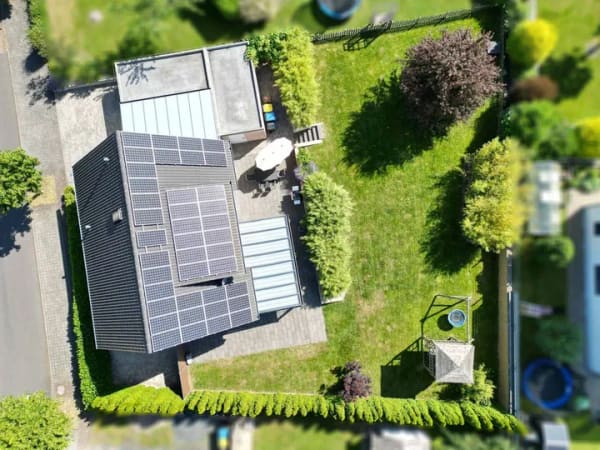 Immobilie in Hofbieber - 40 °C draußen. 22 °C drinnen. Entspannt wohnen statt schwitzen direkt in Hofbieber - Bild 1