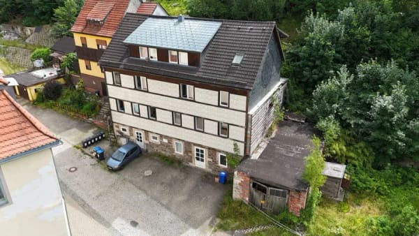 Immobilie in Frankenblick - Exzellente Kapitalanlage mit Historie und stabiler Rendite: Vollvermietetes Mehrfamilienhaus in 96528 Frankenblick-Rauenstein! - Bild 0
