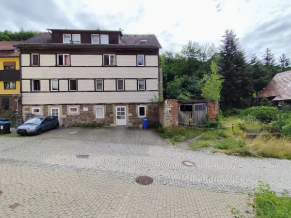 Immobilie in Frankenblick - Exzellente Kapitalanlage mit Historie und stabiler Rendite: Vollvermietetes Mehrfamilienhaus in 96528 Frankenblick-Rauenstein! - Bild 1