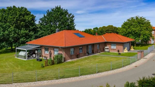 Immobilie in Klütz - Exklusiver Bungalow mit parkähnlichem Grundstück in attraktiver Wohnlage nahe der Ostsee! - Bild 0