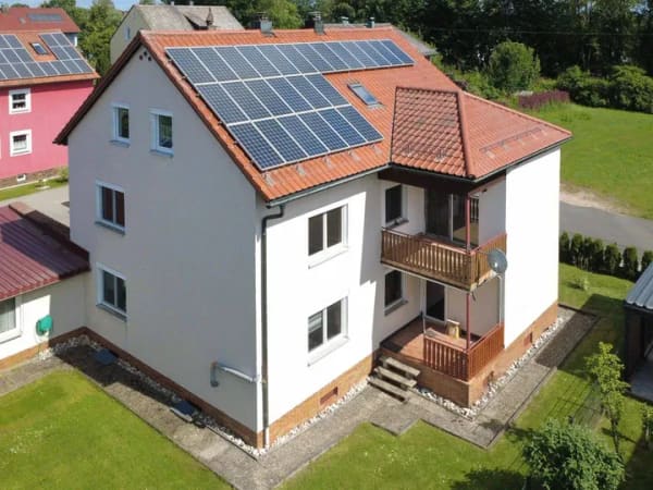 Immobilie in Wiesau - Freiraum, freistehend, Freiheit - Top gepflegtes Wohnhaus mit drei Wohneinheiten in Wiesau - Bild 0
