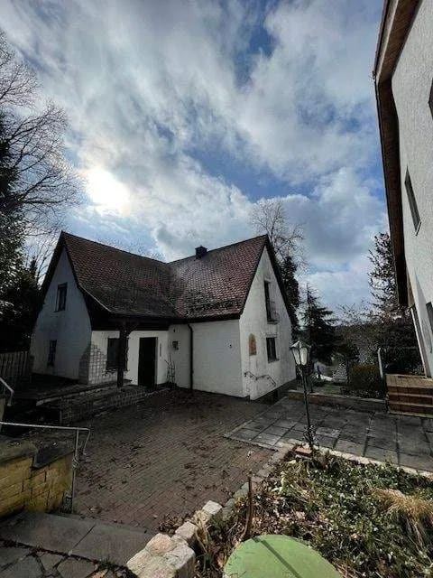 Immobilie in Altdorf bei Nürnberg - ***Haus in Hanglage mit Aussicht...stark renovierungsbedürftig...für KREATIVE RENOVIERER...*** - Bild 1