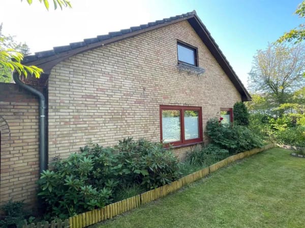 Immobilie in Bredstedt - Hyggeliges kleines Wohnhaus mit Carport und blickdichtem grünen Garten im Zentrum der Stadt - Bild 3