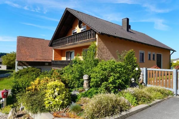 Immobilie in Pfreimd - Großzügige Hofstelle mit Wohnhaus, Stallungen & 2.670 m² Grundstück in ruhiger Lage in Pamsendorf - Bild 0