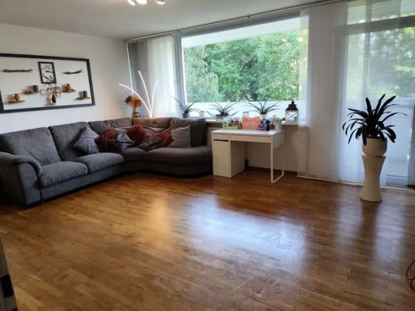 Immobilie in Kerpen - Selbst einziehen:  3 Zimmer, 2 Loggien, eine eingerichtete Küche. Ohne Provision - Bild 3