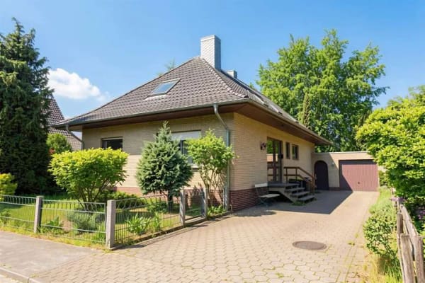 Immobilie in Diepholz - *** Einfamilienhaus im Herzen von Diepholz mit Wintergarten und Garage *** - Bild 0