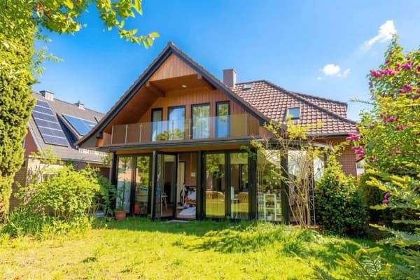 Immobilie in Diepholz - *** Einfamilienhaus im Herzen von Diepholz mit Wintergarten und Garage *** - Bild 1