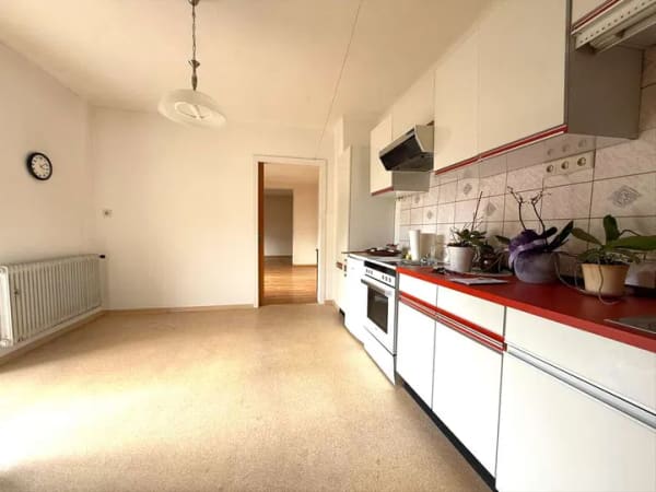 Immobilie in Bechhofen - Großzügiges Haus  mit Pool, Garten & 3 Garagen in Bechhofen - Bild 2