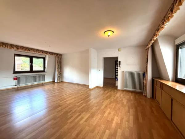 Immobilie in Bechhofen - Großzügiges Haus  mit Pool, Garten & 3 Garagen in Bechhofen - Bild 3