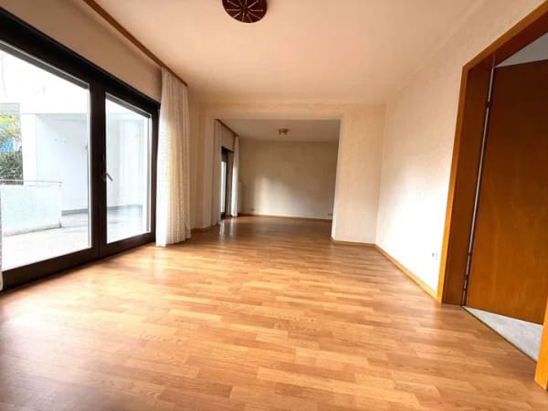 Immobilie in Bechhofen - Großzügiges Haus  mit Pool, Garten & 3 Garagen in Bechhofen - Bild 4