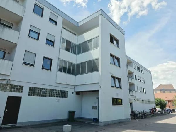 Immobilie in Augsburg - Klassische Kapitalanlage mit Entwicklungspotenzial + sichere Miete - Bild 0