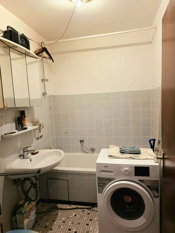 Immobilie in Augsburg - Klassische Kapitalanlage mit Entwicklungspotenzial + sichere Miete - Bild 2