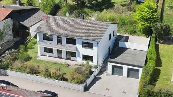 Immobilie in Nittendorf - Provisionsfrei - Großzügiges Einfamilienhaus in ruhiger Lage mit Blick über Undorf  - Bild 0