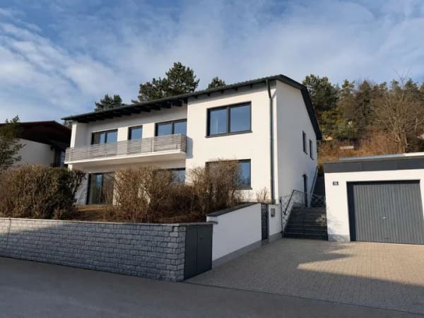 Immobilie in Nittendorf - Provisionsfrei - Großzügiges Einfamilienhaus in ruhiger Lage mit Blick über Undorf  - Bild 2