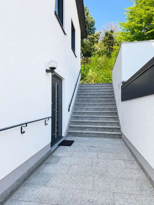 Immobilie in Nittendorf - Provisionsfrei - Großzügiges Einfamilienhaus in ruhiger Lage mit Blick über Undorf  - Bild 3