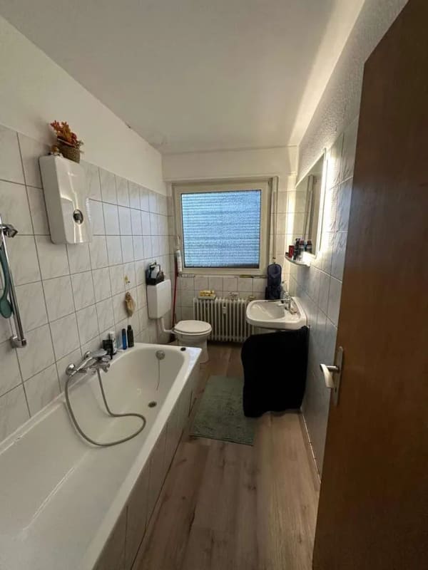 Immobilie in Ratingen - Kapitalanlage! Sicher vermietete 1-Zimmer-Wohnung mit Balkon und Garage! - Bild 2