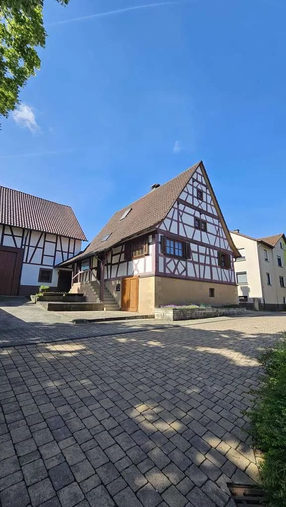 Immobilie in Neulingen - Gepflegtes Fachwerkhaus mit großem Garten,Garage und Scheune - Bild 1