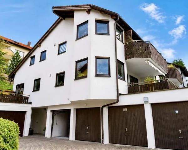 Immobilie in Oberboihingen - Lichtdurchflutete Dachgeschosswohnung mit Sonnenbalkon, Garage  Wohlfühlambiente - Bild 0