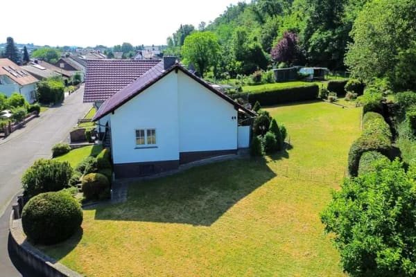 Immobilie in Limeshain - Großzügiges Wohnhaus mit Ausbaupotenzial in traumhafter Waldrandlage - Bild 2