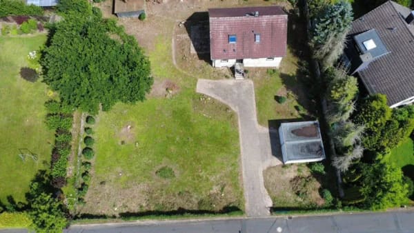 Immobilie in Staufenberg - Schöne Wohnlage trifft großes Potential - Renovierungsobjekt mit Neubauchance - Bild 1