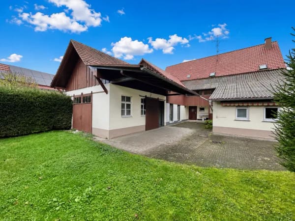Immobilie in Stockach - Einfamilienhaus mit 3 Wohneinheiten großer Scheune viel Ausbaupotenzial in Stockach - Bild 1