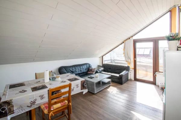 Immobilie in Schwieberdingen - Gepflegte 3-Zimmer-Dachgeschosswohnung mit Balkon, Garage und Hobbyraum in ruhiger Wohnlage - Bild 0
