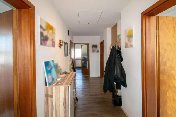 Immobilie in Schwieberdingen - Gepflegte 3-Zimmer-Dachgeschosswohnung mit Balkon, Garage und Hobbyraum in ruhiger Wohnlage - Bild 2